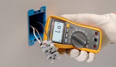 FLUKE 117