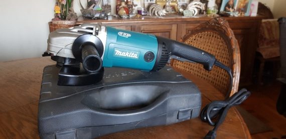 MAKITA MGA700 3