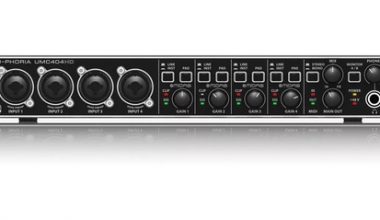 BEHRINGER UMC404HD
 1